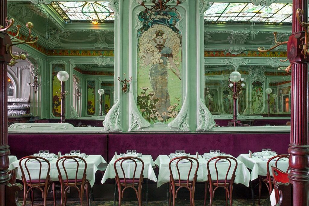 Décor intérieur, brasserie Julien, Paris.