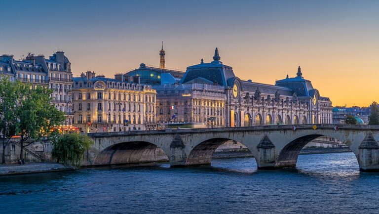 Discover the 10 Most Famous Bridges in Paris That You Can’t Miss