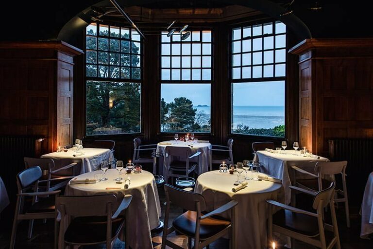 8 Hand-Picked Normandy Restaurants for Relaxed Dining and Unforgettable Local Flavor