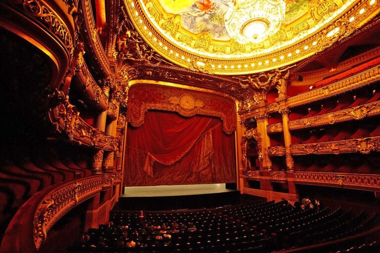 6 Iconic Paris Theaters with Amazing History
