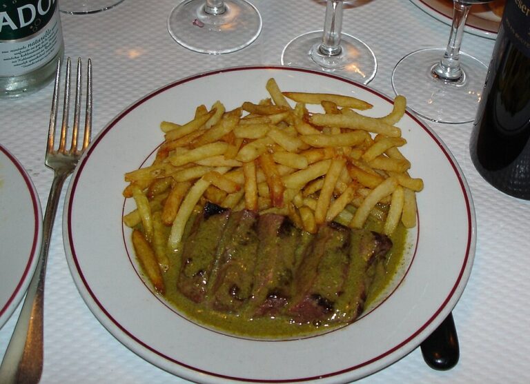 Le Relais de L'Entrecôte: The Legendary Steak-Frites Place in Paris