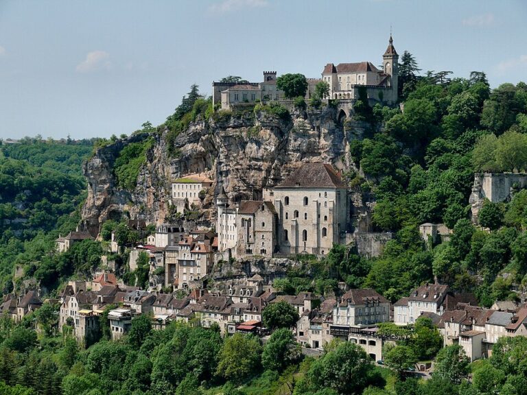 8 Fascinating Facts About Rocamadour – The Cliffside Village That Defies Gravity